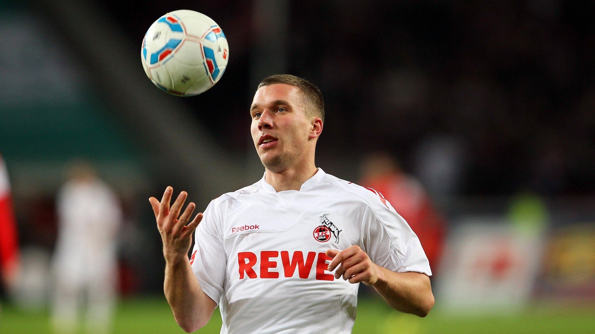 都灵通过前压迫使对手频繁失误,都灵前锋